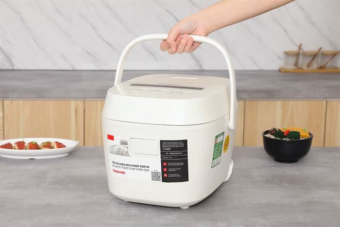 Nồi cơm điện tử 1,8L Toshiba RC-18DR5UVN(W)