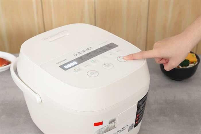Nồi cơm điện tử 1,8L Toshiba RC-18DR5UVN(W)