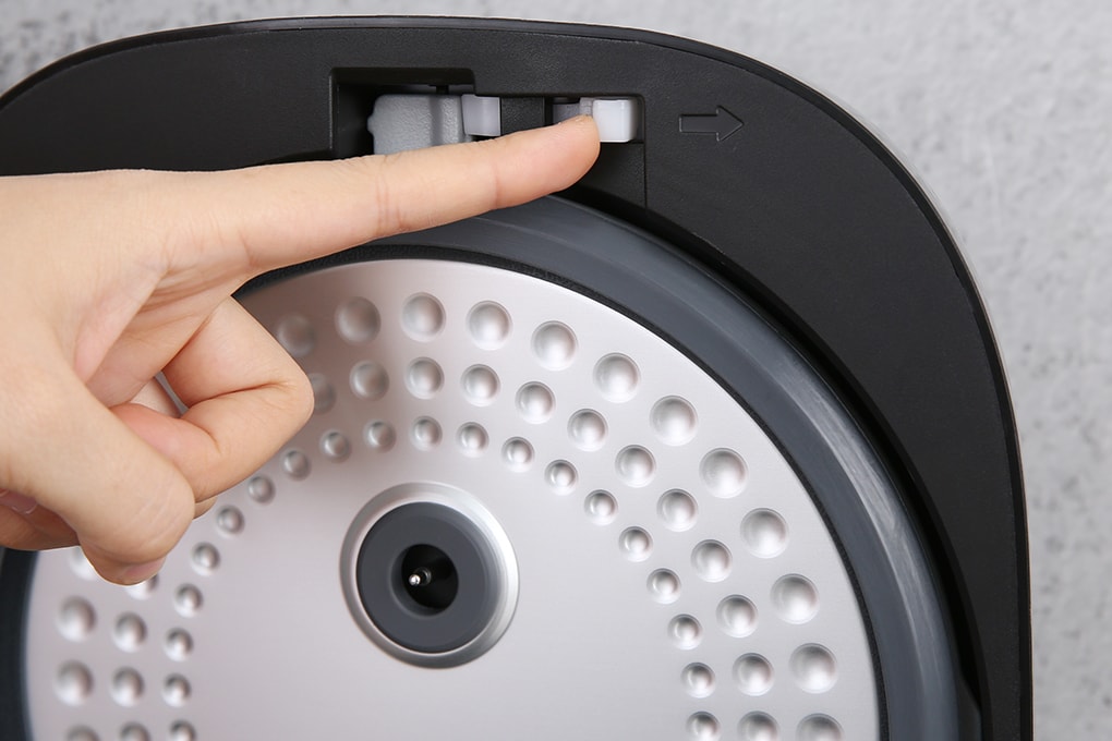 Nồi cơm điện tử cao tần 1.8L Toshiba RC-18IX1PV