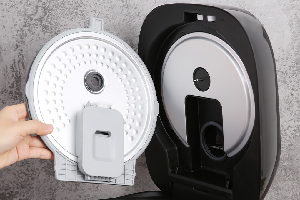 Nồi cơm điện tử cao tần 1.8L Toshiba RC-18IX1PV