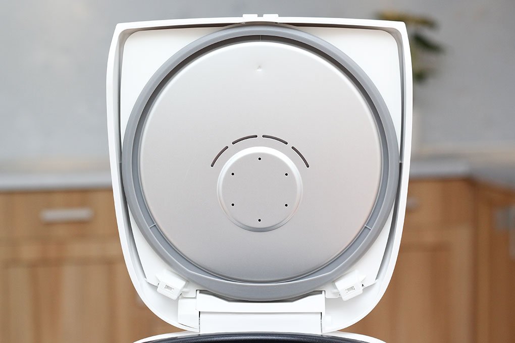 Nồi cơm điện tử Panasonic SR-ZE105WRA - 1L