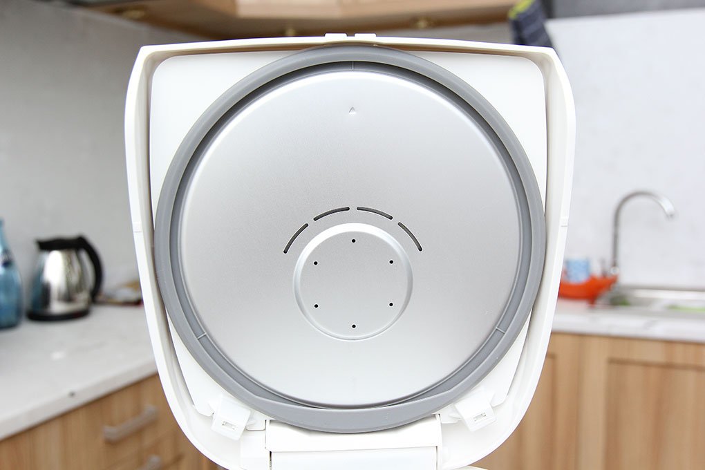 Nồi cơm điện tử Panasonic SR-ZE185WRA - 1.8L