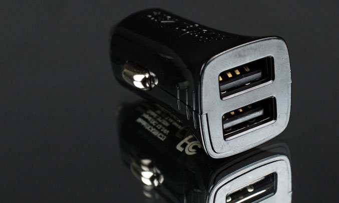 Sạc ô-tô Energizer 2.4A 2USB màu đen kèm cáp MicroUSB - DCA2BHMC3