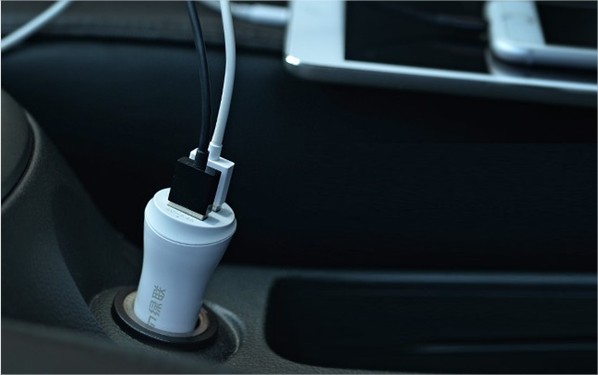 Sạc trên Oto 2 cổng USB Ugreen UG-20393