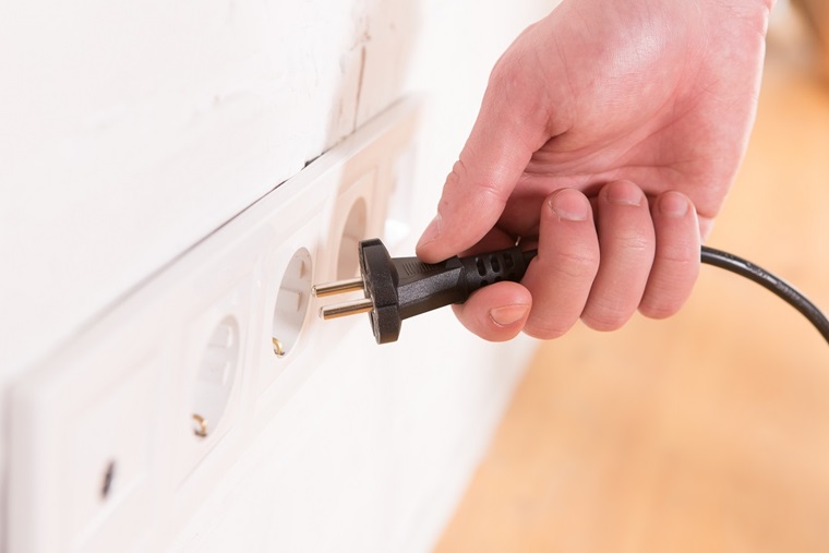 Rút phích cắm điện của bếp ngay khi nấu xong