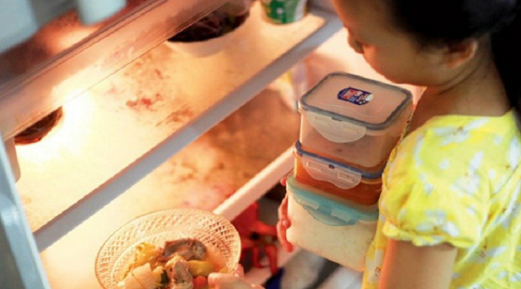Xếp đồ ăn thừa sai cách