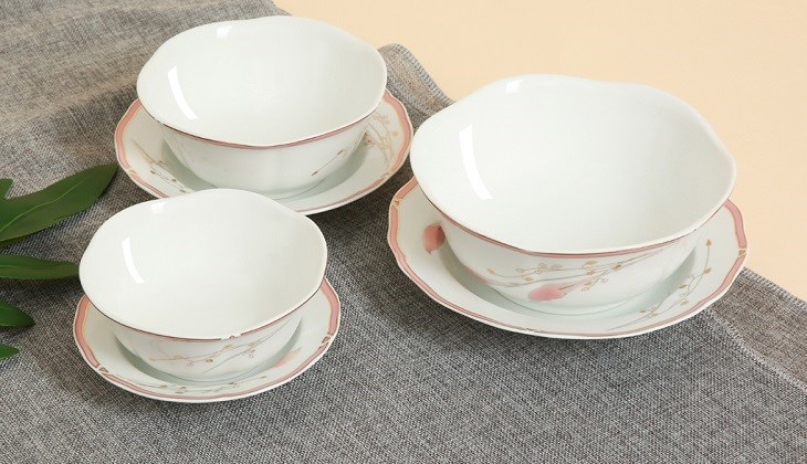 Lựa chọn đĩa, hộp, bát phù hợp với lò vi sóng