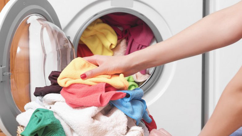 Hướng dẫn chi tiết cách dùng viên vệ sinh máy giặt
