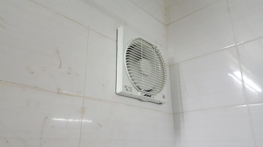 Tại sao nên lắp đặt quạt thông gió cho phòng tắm?