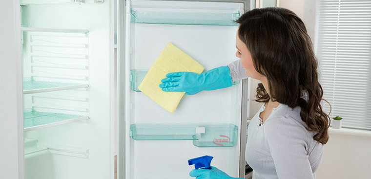 Không vệ sinh thường xuyên tủ lạnh