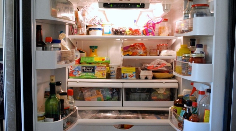 Do quên đóng tủ lạnh hoặc đóng không kín