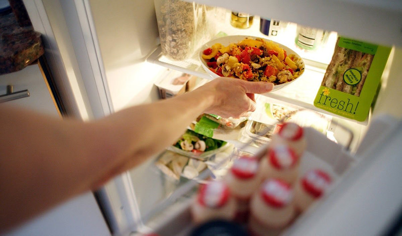 Những mẹo tránh nguy cơ mắc bệnh từ thức ăn thừa trong tủ lạnh