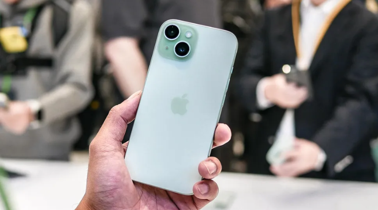 Giữa iPhone 15 Pro và iPhone 15, iFan nên đặt gạch smartphone nào?