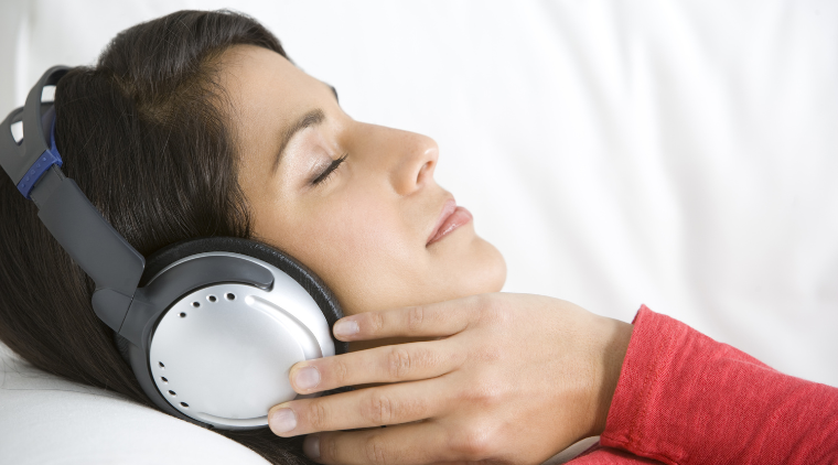 Những thói quen sử dụng tai nghe gây hại cho thính giác và cách khắc phục