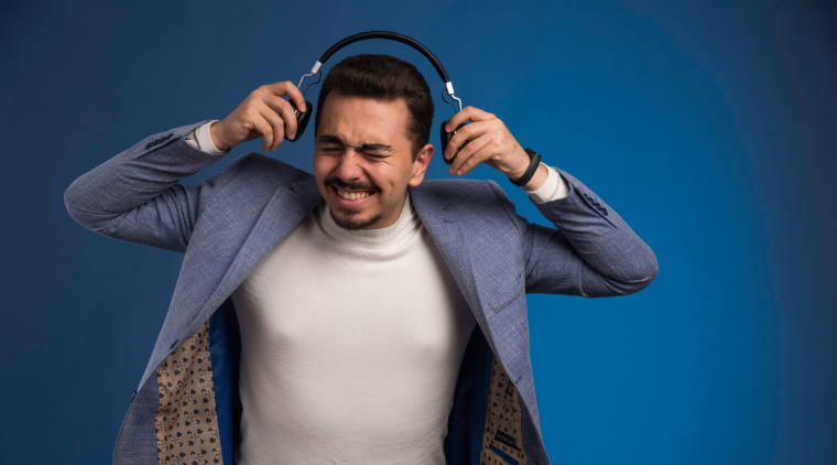 Những thói quen sử dụng tai nghe gây hại cho thính giác và cách khắc phục