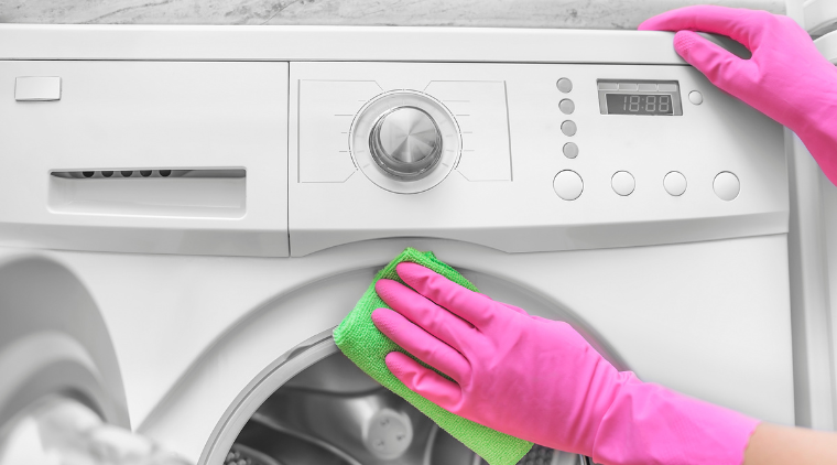 Lưu ý khi giặt ủi quần áo hạn chế mùi hôi