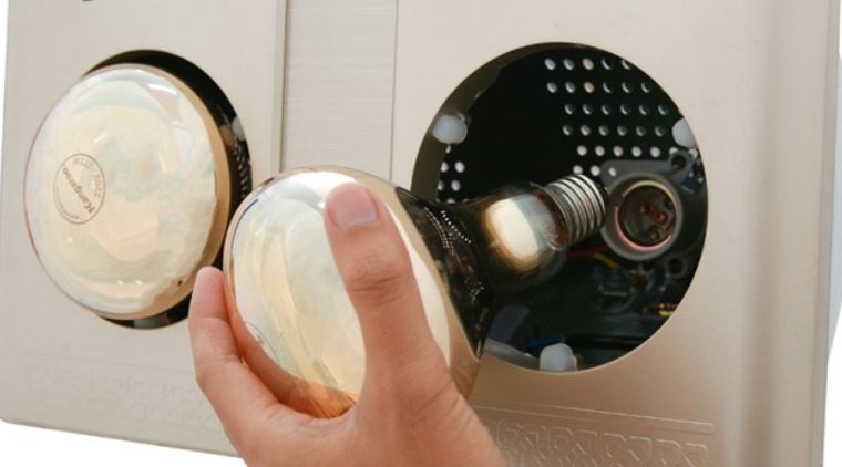 Cách thay bóng đèn sưởi nhà tắm an toàn