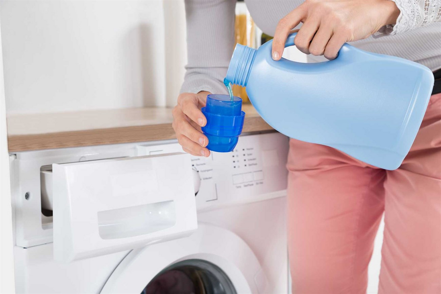 Dùng nước giặt có thể dưỡng vải