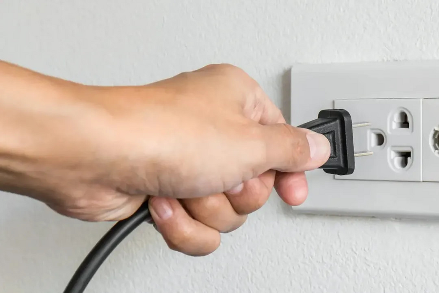 Vì sao bếp từ bị chập điện?