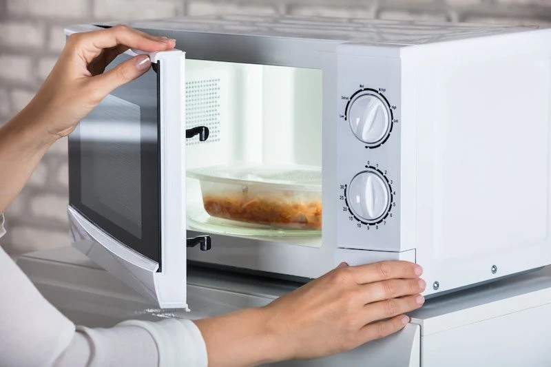 Loại nhựa nào không hợp dùng cho lò vi sóng?