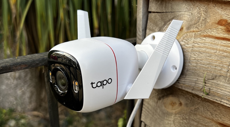 Thao tác lắp đặt camera Tapo lên tường “chuẩn không cần chỉnh”