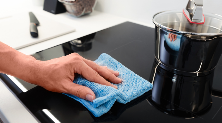 Vệ sinh bếp hồng ngoại khi còn nóng