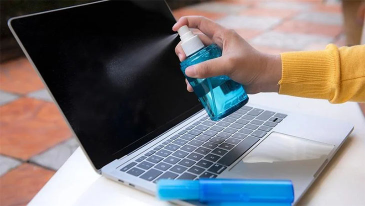 Bí kíp dùng laptop để tránh tình trạng bản lề bị hỏng hóc