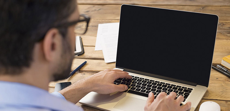 Bí kíp dùng laptop để tránh tình trạng bản lề bị hỏng hóc