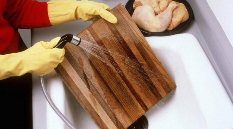 Cách bảo quản thớt gỗ đúng cách, không bị mốc