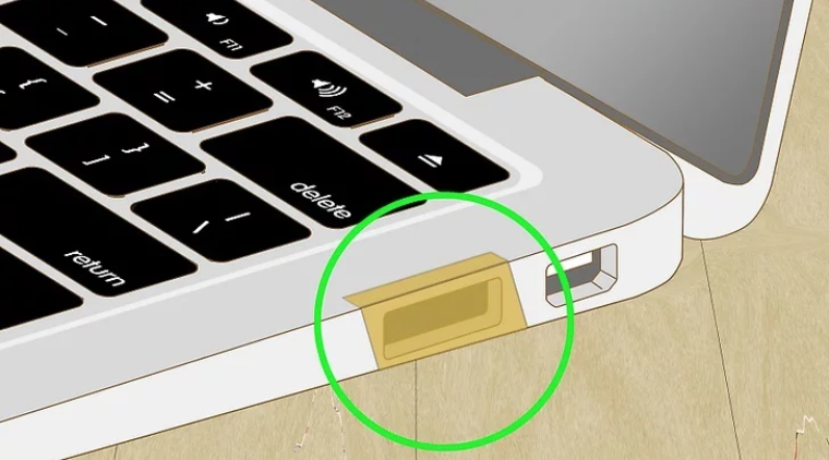 Cách ngăn cổng USB laptop khỏi bụi bẩn