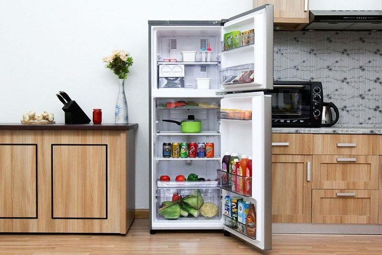 Để tủ lạnh ở nơi không cân bằng