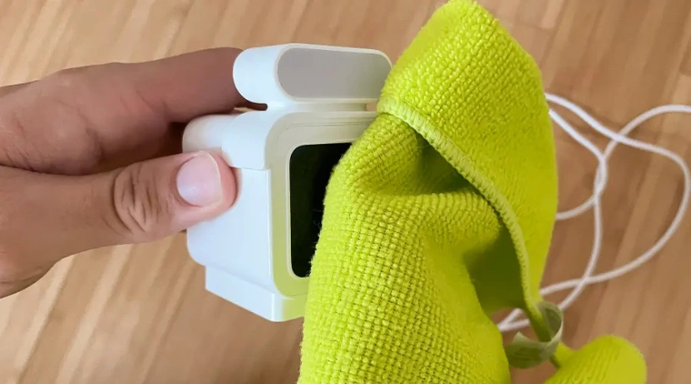 Kiểm tra vỏ ngoài và vệ sinh ống kính camera