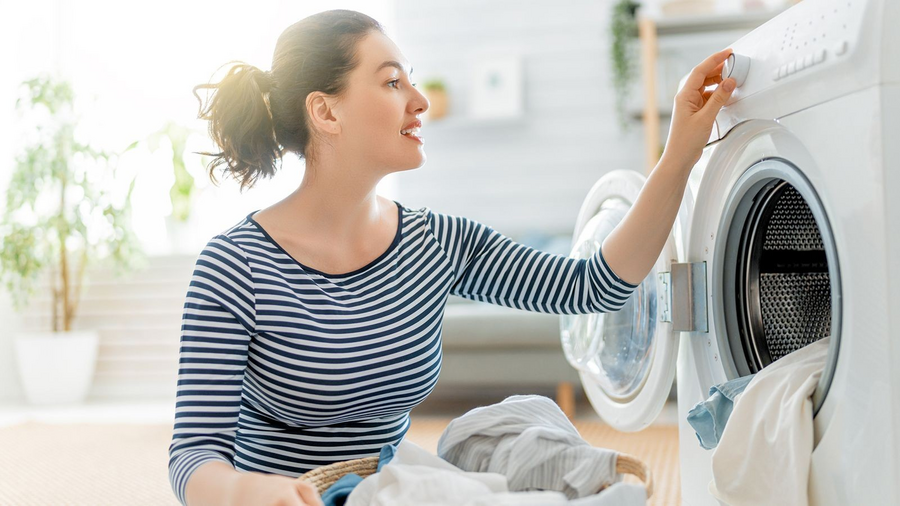 Mẹo giữ quần áo bền màu khi cho vào máy giặt