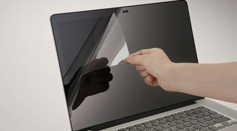 Nên hay không nên dán màn hình cho laptop?