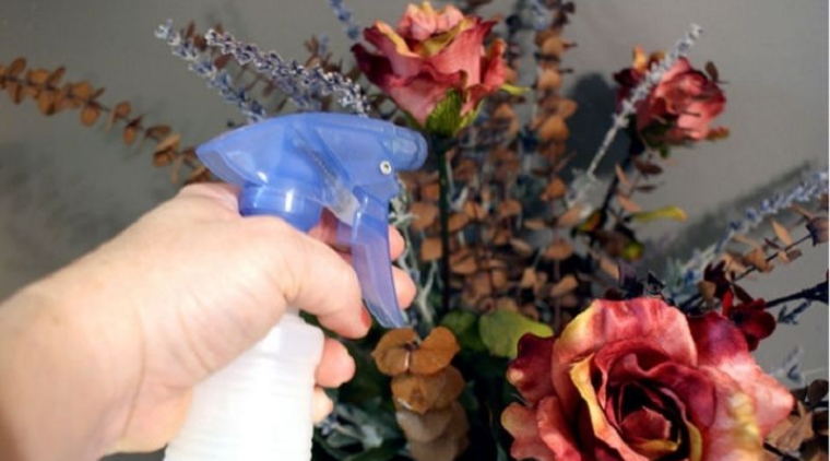 Sử dụng giấm ăn và nước ấm