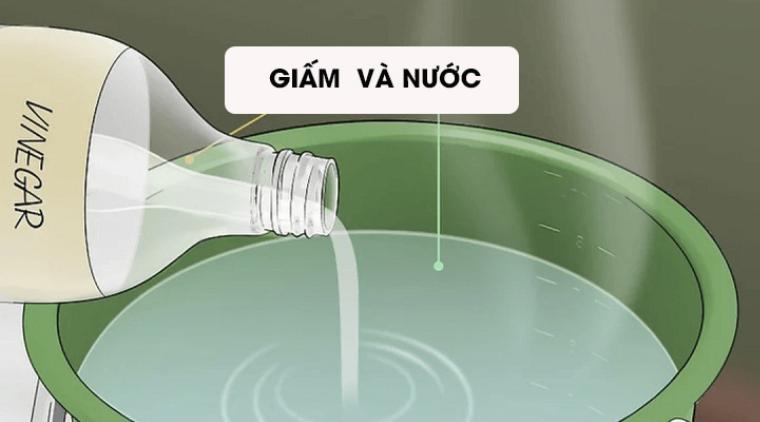 Sử dụng giấm ăn và nước ấm