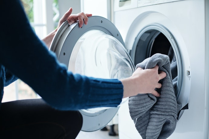 Không đóng chặt nắp máy giặt
