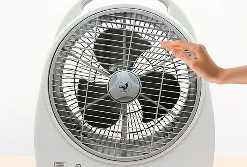 Quạt tích điện phát ra tiếng ồn