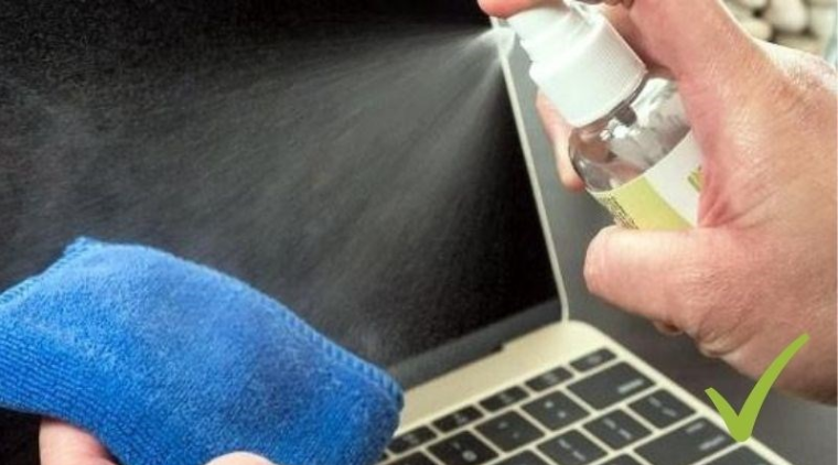 Cách vệ sinh màn hình MacBook