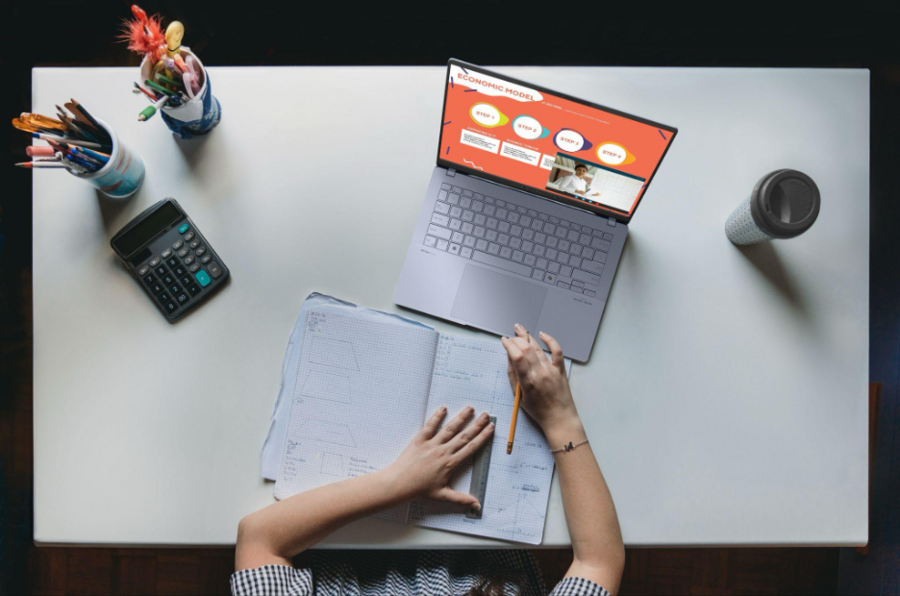 Laptop văn phòng nhỏ gọn có màn hình tuyệt vời nhất phân khúc