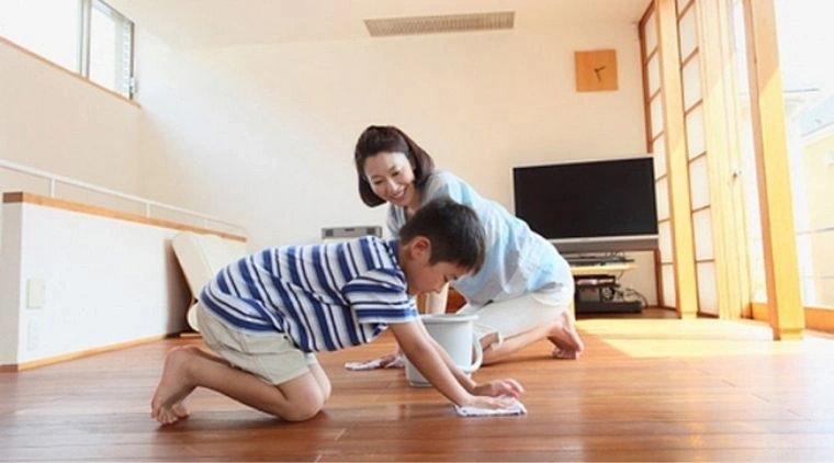 Lau nhà bằng giẻ khô