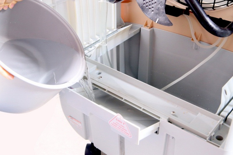 Khi chọn mua quạt điều hòa, chúng ta cần quan tâm cả dung tích bình chứa nước