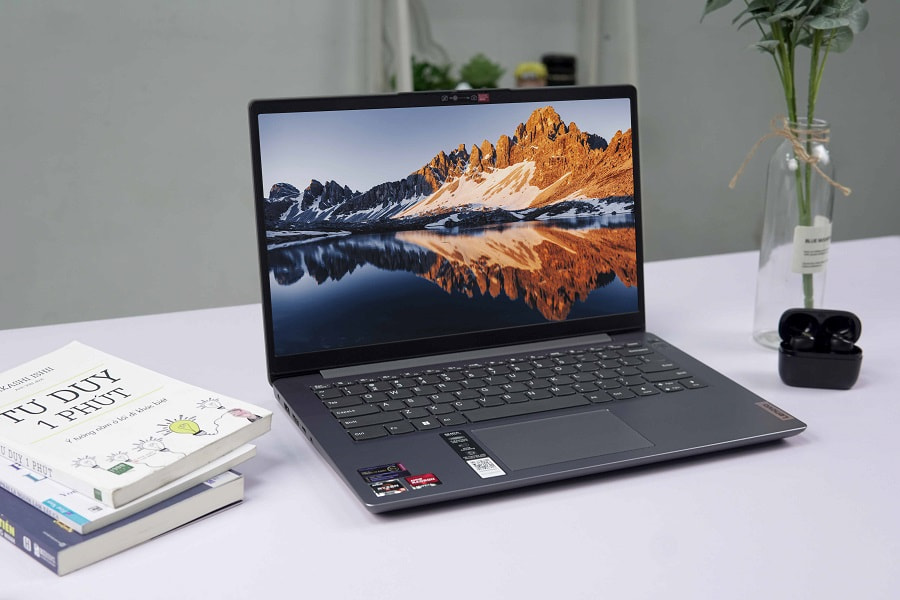 Lenovo IdeaPad Slim 3 có khả năng đa nhiệm tốt các tác vụ văn phòng cơ bản với RAM có thể nâng cấp lên tối đa 24GB