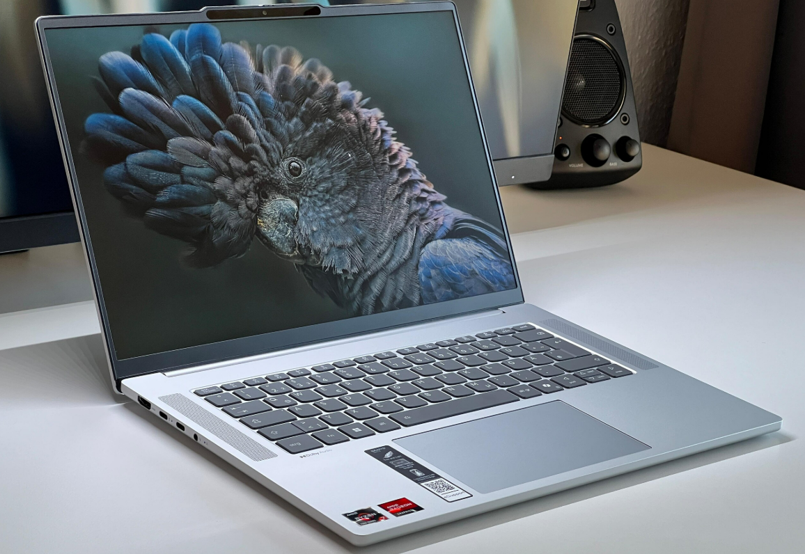 So sánh Lenovo IdeaPad Slim 3 và Slim 5 về thiết kế, dễ thấy Slim 5 có thiết kế nổi bật hơn