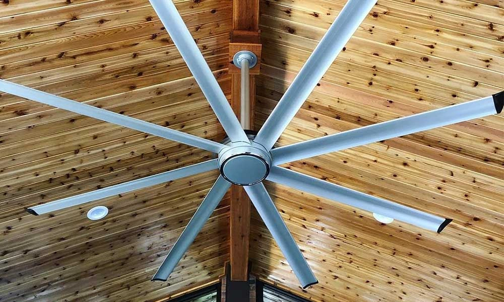 Sử dụng quạt trần cũng giúp hạ nhiệt cho nhà ở nông thôn