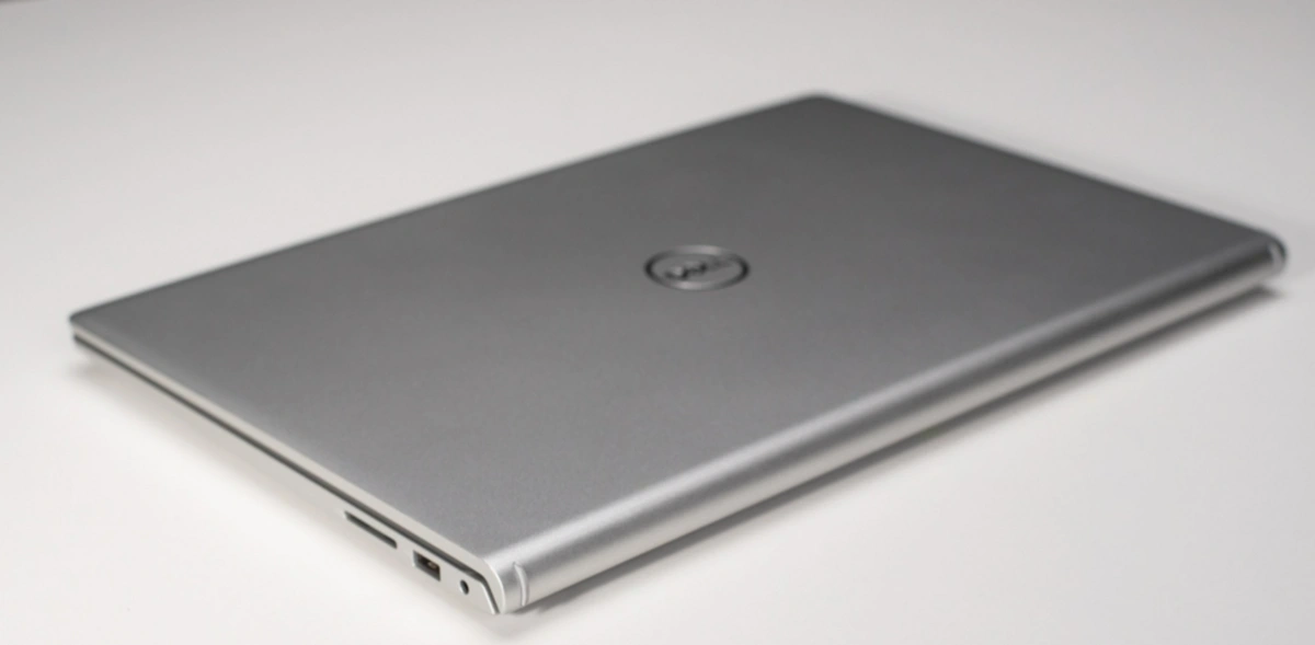 Laptop Dell cho dân văn phòng có thiết kế khá mỏng, trọng lượng chỉ 1.9kg