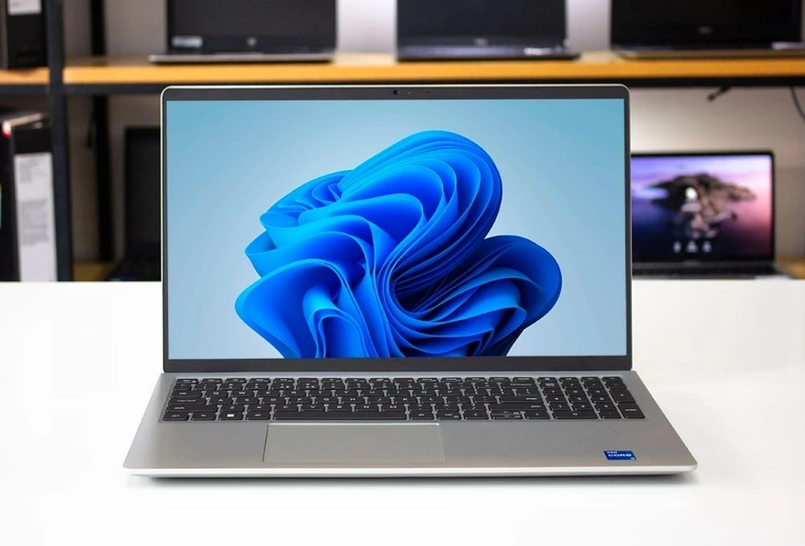 Laptop Dell Inspiron 3520 N5I5052W1 có màn hình 15.6 inch hiển thị khá tốt