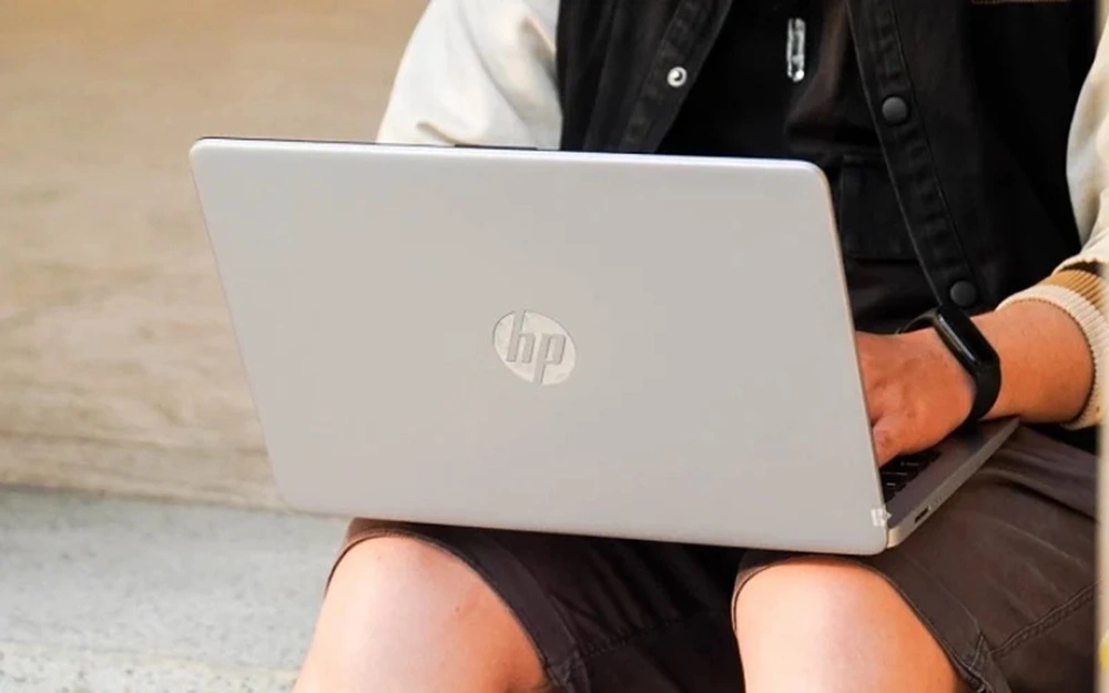 Laptop HP cho sinh viên Kinh tế cần đảm bảo hiệu năng ổn định để chạy các phần mềm thống kê