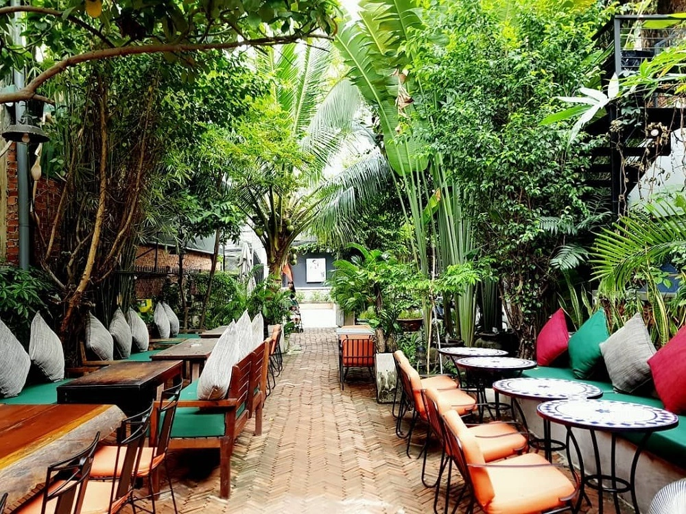 Cơn “ác mộng” mùa hè của các quán nhỏ