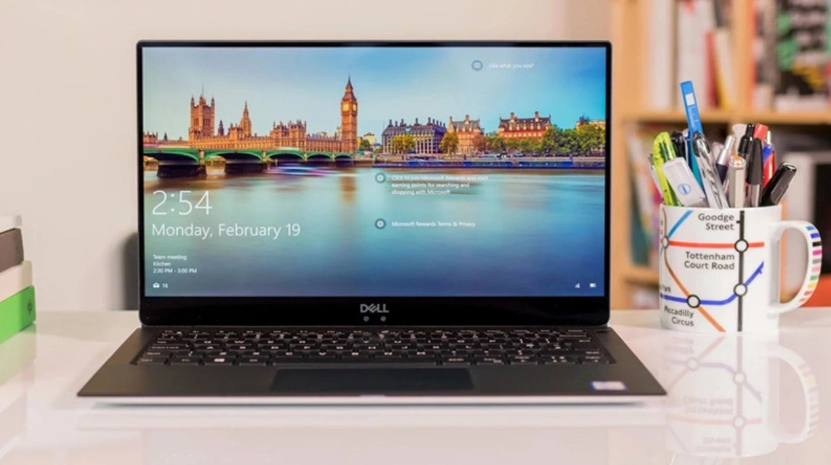 Laptop 15.6 inch có màn hình kích thước lớn mang đến không gian hiển thị rộng cho người dùng